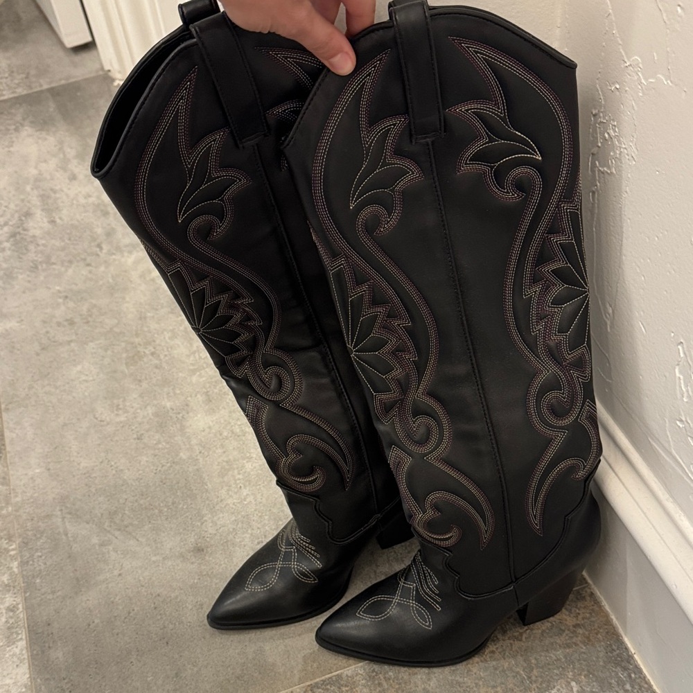 Black Embroidered Women's Cowboy Boots